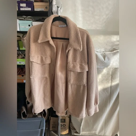 Stradivarius Fleece Shacket in beige - Picture 6 of 6